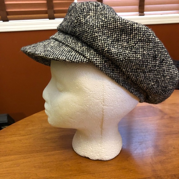 Tweed PageBoy Cap. Made in Canada. - Picture 3 of 5
